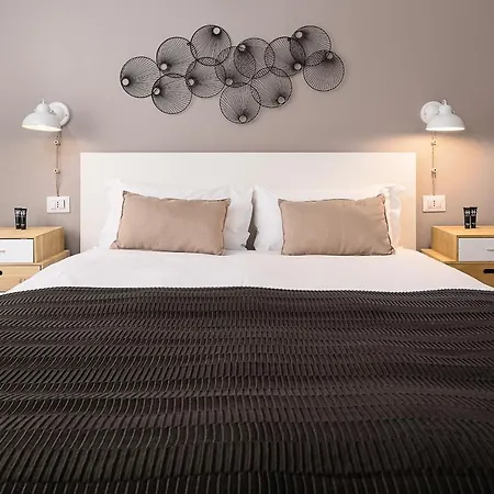 Hemeras Boutique Homes - Design In Canals District * Милан
